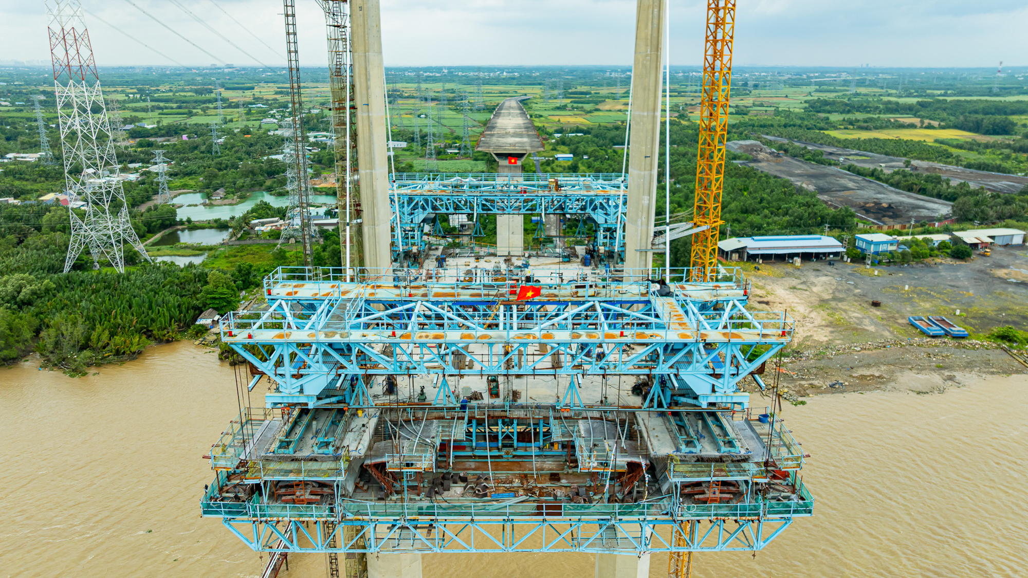 Toàn cảnh công trường cầu dây văng cao nhất, nút thắt cuối cùng của cao tốc mỗi mét tốn nửa tỷ ở TP.HCM- Ảnh 9.