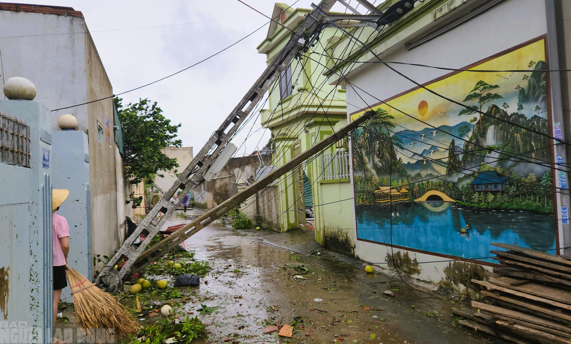 Hiện trường tan hoang sau trận lốc xoáy kinh hoàng ở Thanh Hóa- Ảnh 13.