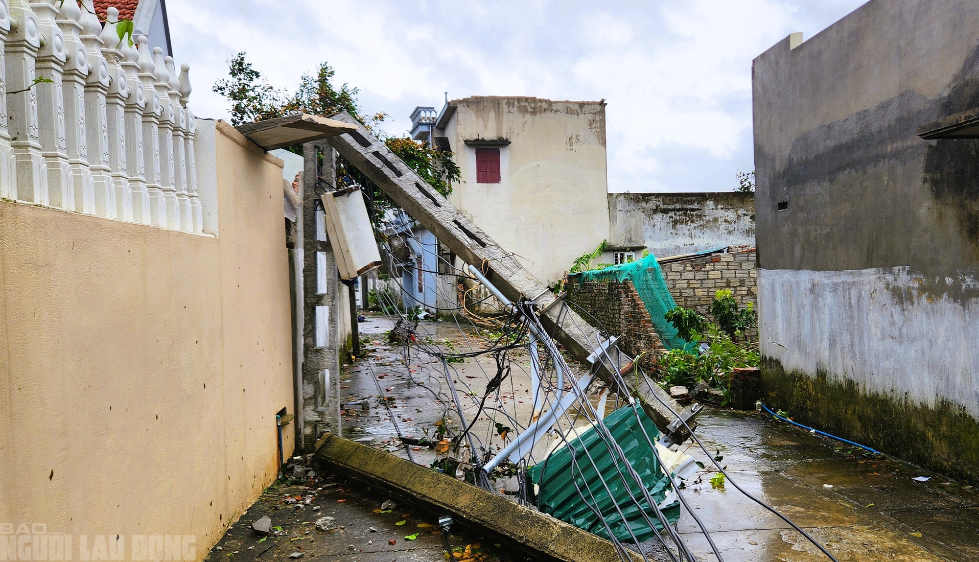 Hiện trường tan hoang sau trận lốc xoáy kinh hoàng ở Thanh Hóa- Ảnh 14.