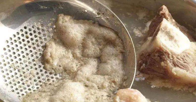 Khi nào nên, khi nào không nên vớt bọt nổi lên lúc luộc thịt? Chuyện đơn giản nhưng nhiều người làm sai- Ảnh 1.