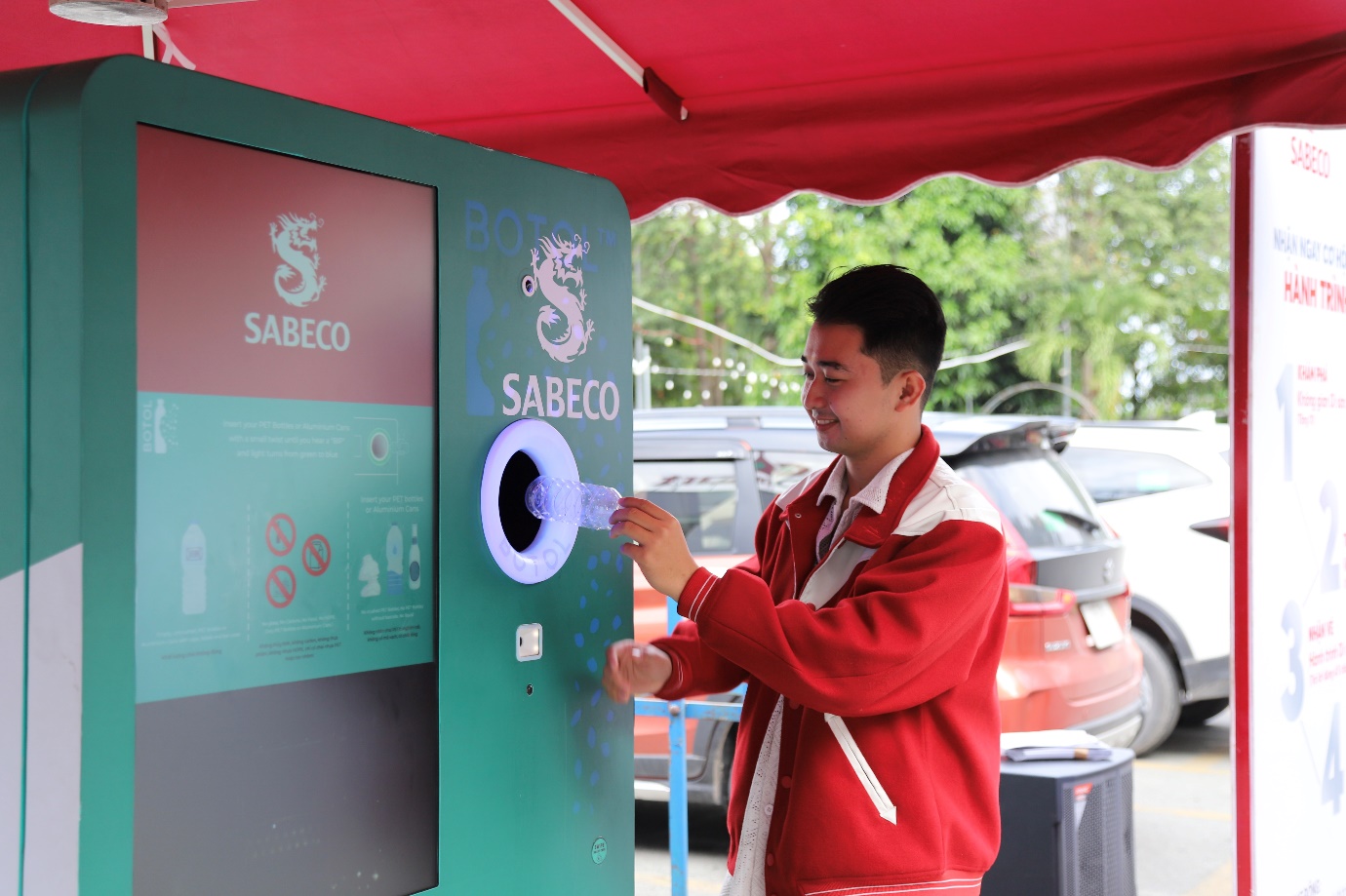 Xe buýt 2 tầng đỏ rực “chở” 150 năm di sản SABECO đến Vĩnh Long - Ảnh 3. Xe buýt 2 tầng đỏ rực “chở” 150 năm di sản SABECO đến Vĩnh Long - Ảnh 3.