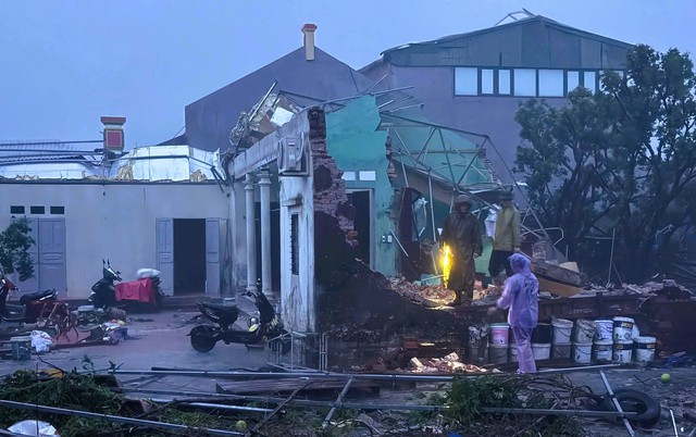 Bão số 10 giật cấp 10 ở biên giới Nghệ An - Trung Lào, cảnh báo lũ quét, sạt lở đất ở 10 tỉnh, thành - Ảnh 2.