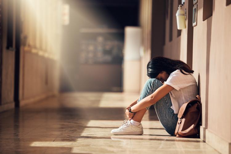 Bức thư của cô gái 18 tuổi khiến hàng triệu người đau lòng: Trước khi sụp đổ, trẻ chờ cha mẹ làm 3 điều này- Ảnh 1. Bức thư của cô gái 18 tuổi khiến hàng triệu người đau lòng: Trước khi sụp đổ, trẻ chờ cha mẹ làm 3 điều này- Ảnh 1.