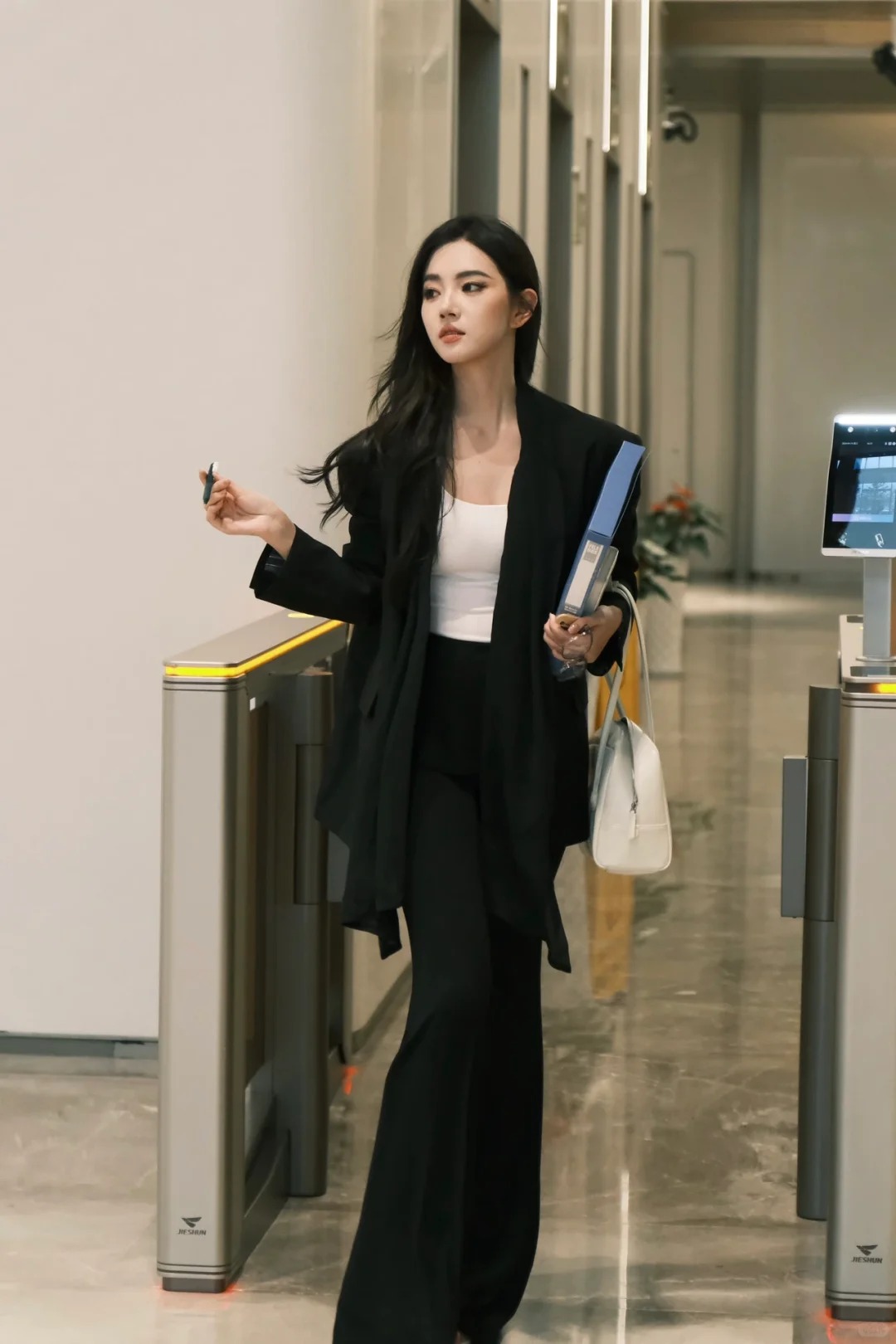 Sự thật phũ phàng ở tuổi 28: Công việc chỉ là công việc, đừng biến nó thành tất cả cuộc đời bạn- Ảnh 2.