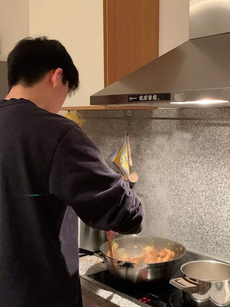 Đàn ông sau 35 tuổi: 5 khoản chi buộc phải nghĩ khác đi nếu không muốn kiệt quệ- Ảnh 1. Đàn ông sau 35 tuổi: 5 khoản chi buộc phải nghĩ khác đi nếu không muốn kiệt quệ- Ảnh 1.