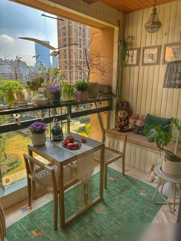 Người phụ nữ trung niên biến ban công nhỏ thành quán trà tuyệt đẹp: Góc thiền giữa phố thị khiến ai cũng mơ ước- Ảnh 2. Người phụ nữ trung niên biến ban công nhỏ thành quán trà tuyệt đẹp: Góc thiền giữa phố thị khiến ai cũng mơ ước- Ảnh 2.