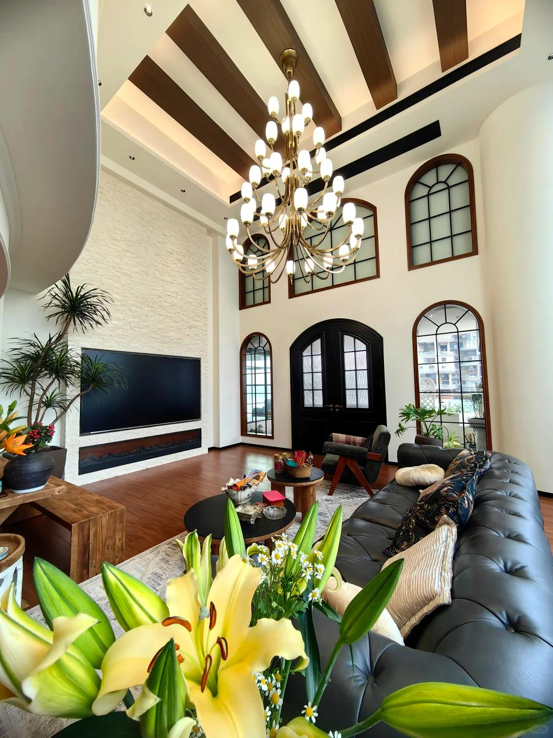 Sau khi ly hôn chồng, người phụ nữ trung niên gây sốc khi tự tay biến căn nhà thành "lâu đài trên không" xa hoa - Ảnh 3.