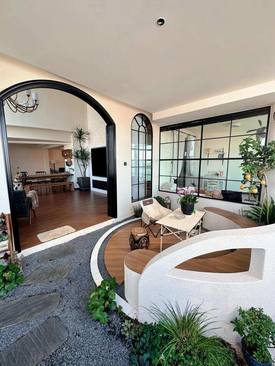 Sau khi ly hôn chồng, người phụ nữ trung niên gây sốc khi tự tay biến căn nhà thành "lâu đài trên không" xa hoa - Ảnh 6.