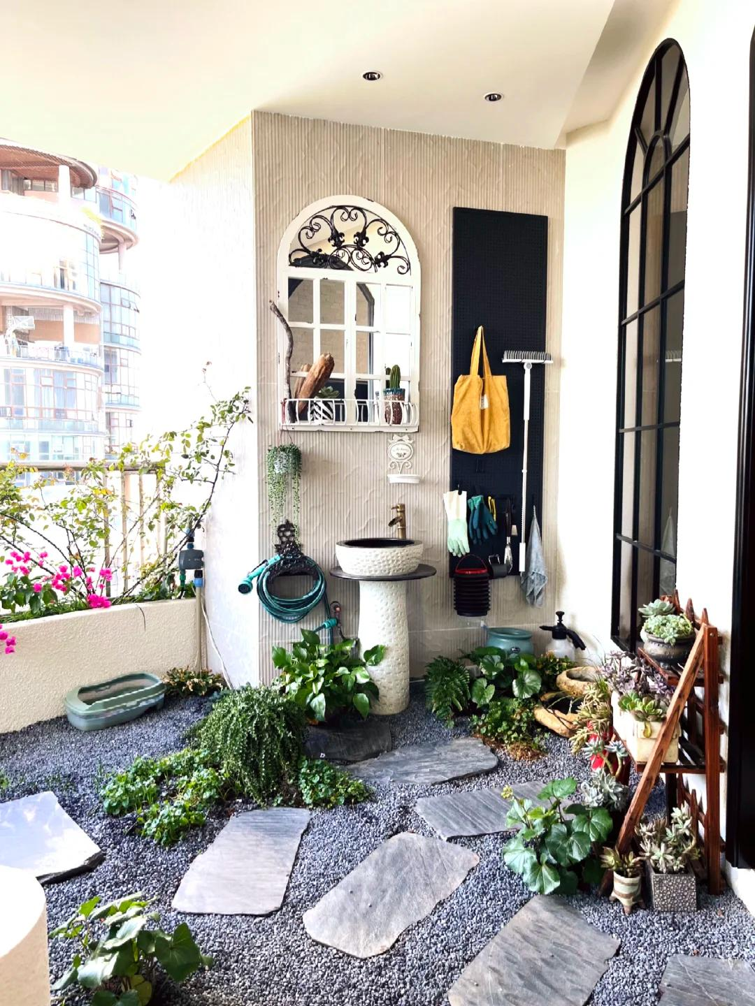 Sau khi ly hôn chồng, người phụ nữ trung niên gây sốc khi tự tay biến căn nhà thành "lâu đài trên không" xa hoa - Ảnh 10.