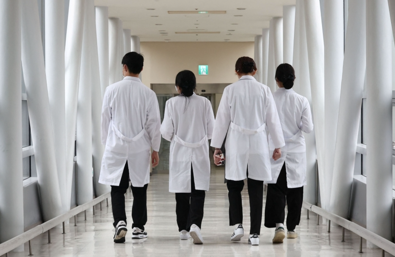 Chuyện gì đây: Sinh viên ồ ạt rời bỏ 3 trường đại học hàng đầu để chạy theo giấc mơ mới! - Ảnh 1.