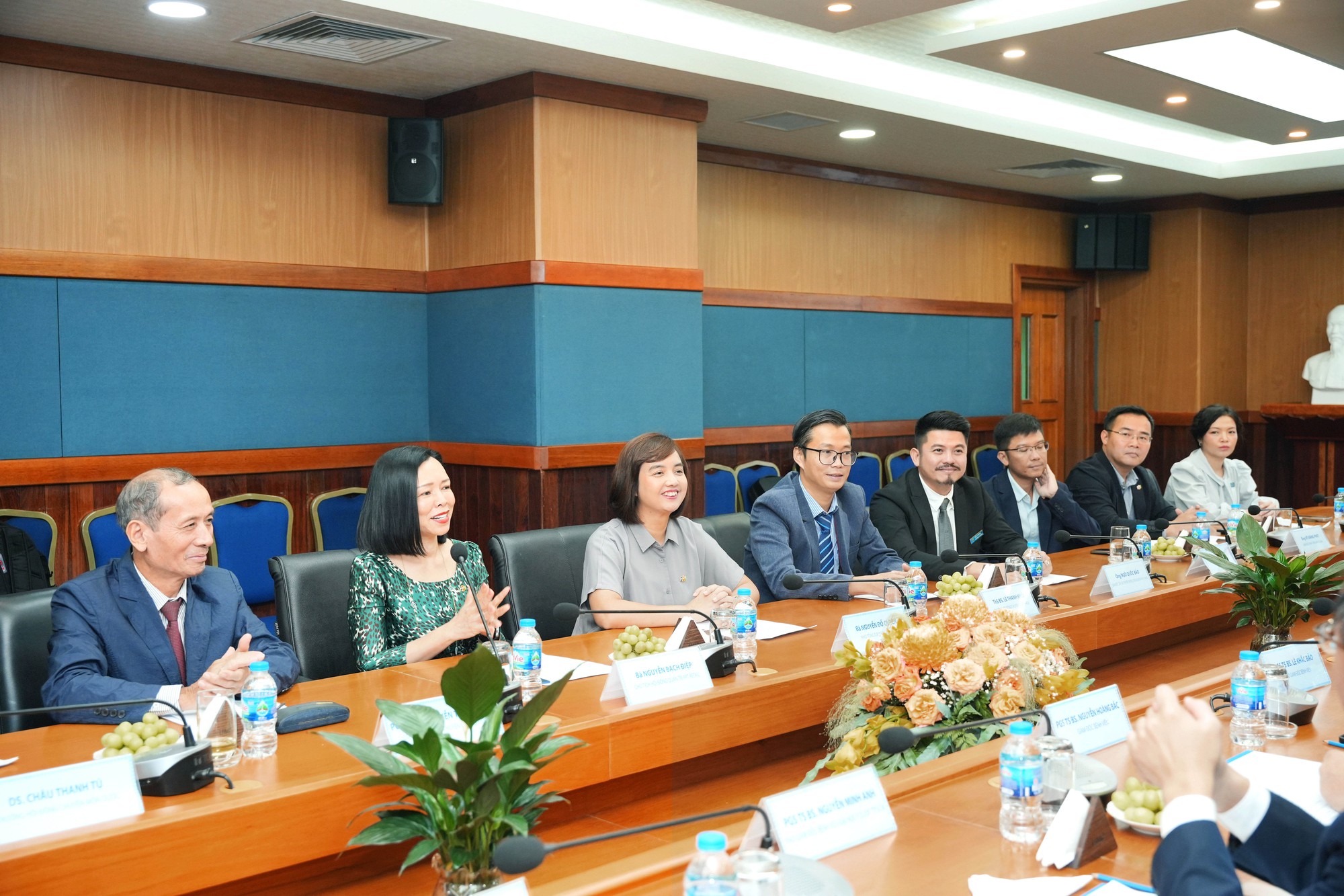 Long Châu hợp tác chiến lược cùng Bệnh viện Đại học Y Dược Thành phố Hồ Chí Minh - Ảnh 4. Long Châu hợp tác chiến lược cùng Bệnh viện Đại học Y Dược Thành phố Hồ Chí Minh - Ảnh 4.