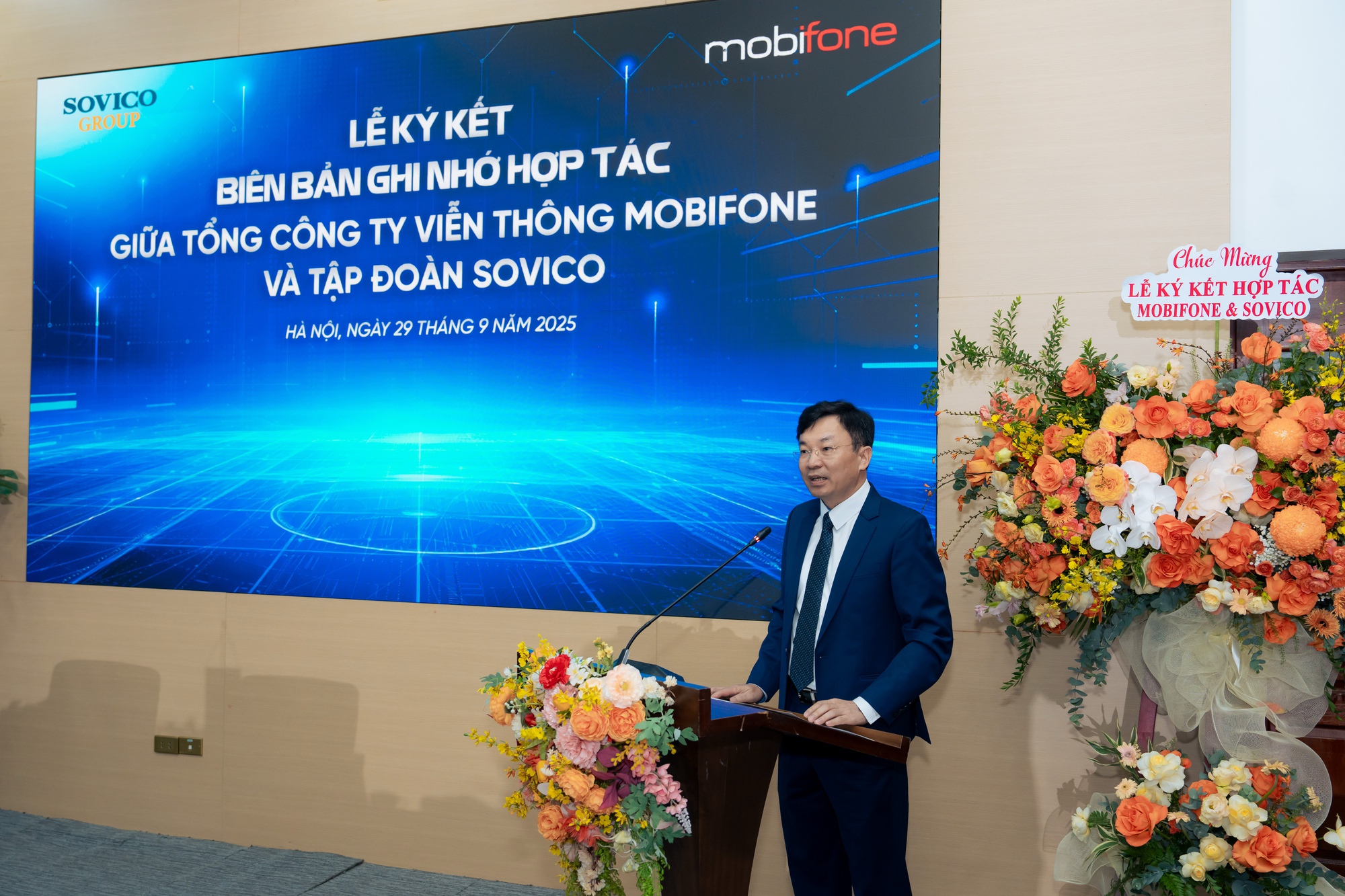Tỷ phú Nguyễn Thị Phương Thảo bắt tay Chủ tịch Mobifone: Triển khai 5G cho đô thị thông minh, sân bay tích hợp hạ tầng trạm phát sóng - Ảnh 3.
