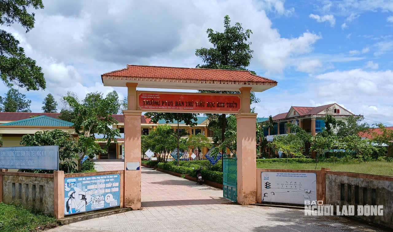 Phụ huynh "tẩy chay" nữ hiệu phó, gần 80 học sinh đồng loạt nghỉ học - Ảnh 1. Phụ huynh "tẩy chay" nữ hiệu phó, gần 80 học sinh đồng loạt nghỉ học - Ảnh 1.