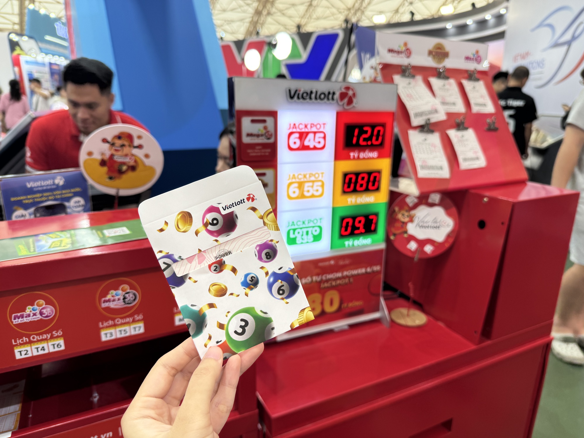 Vừa có người trúng Vietlott gần 180 tỷ đồng - Ảnh 1.