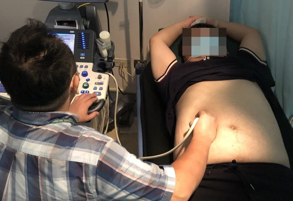 Bị gan nhiễm mỡ, người đàn ông chạy bộ 30 phút mỗi ngày, 6 tháng sau nhận kết quả bất ngờ!- Ảnh 1.