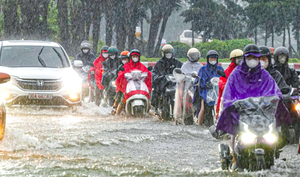 Vì sao Hà Nội mưa rất to, ngập sâu nhiều giờ?- Ảnh 6.