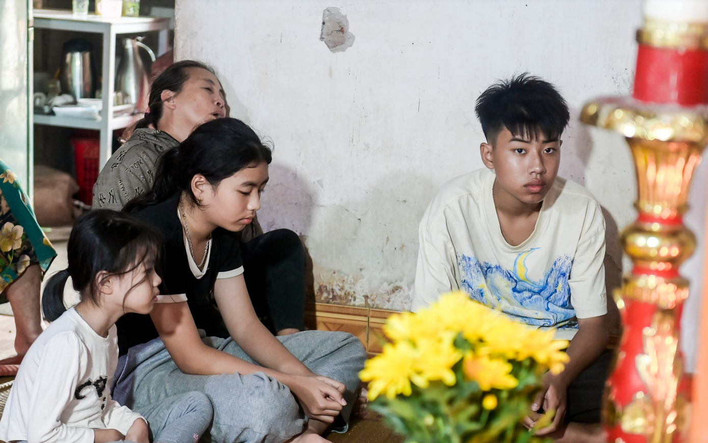 Cơn lốc dữ quét qua Ninh Bình để lại những đứa trẻ mồ côi- Ảnh 1. Cơn lốc dữ quét qua Ninh Bình để lại những đứa trẻ mồ côi- Ảnh 1.