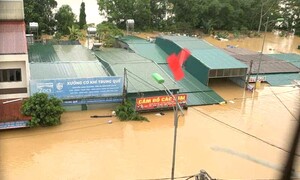 Vì sao Hà Nội mưa rất to, ngập sâu nhiều giờ?- Ảnh 4.