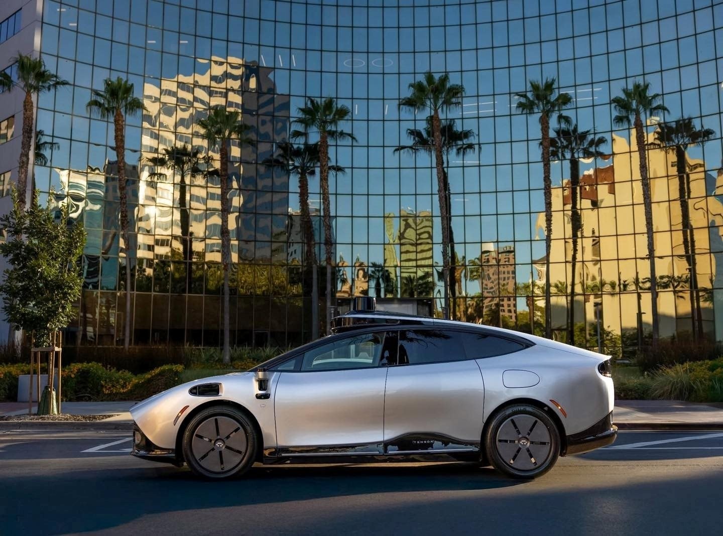 Lai lịch công ty bắt tay VinFast làm xe tự lái: Ẩn mình suốt 1 thập kỷ trong thung lũng Silicon, từng ra mắt đội robotaxi hoàn toàn không người lái tại Trung Quốc- Ảnh 1.