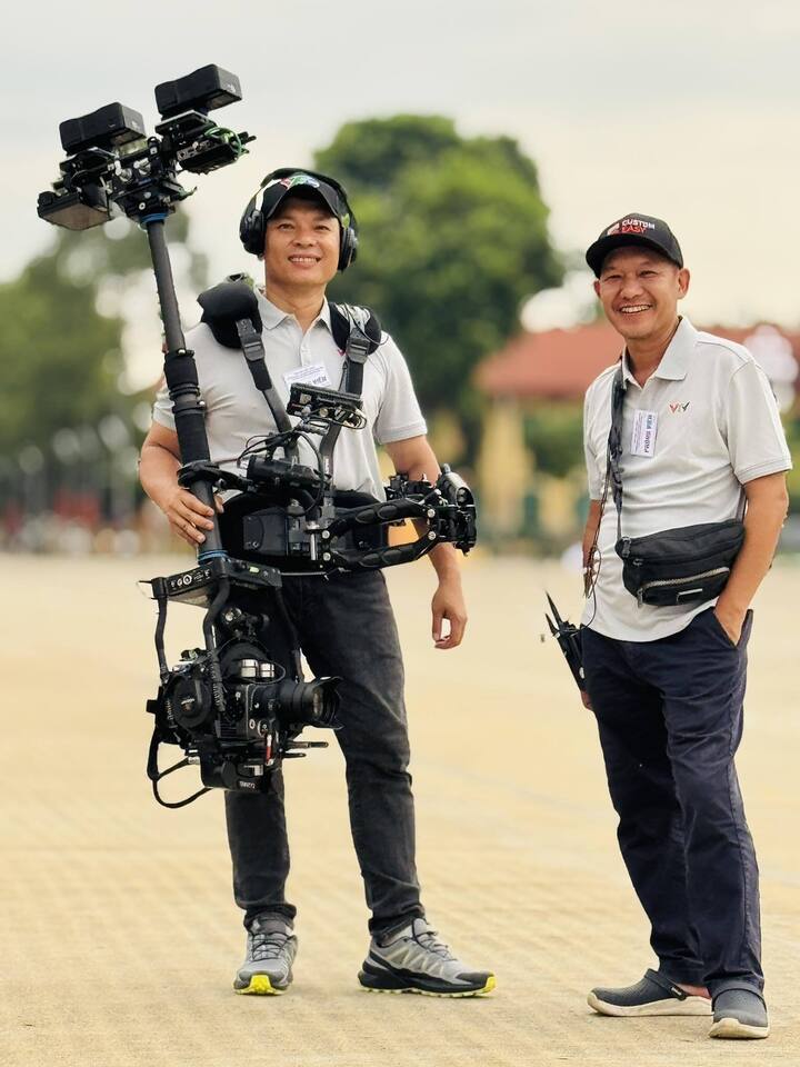 Quay phim Lê Bảo Hân tiết lộ 'áp lực kinh hoàng' khi ghi hình đại lễ A80- Ảnh 1.