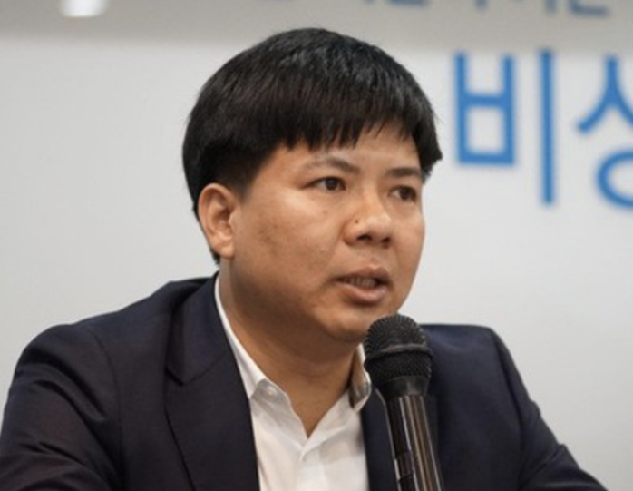 Vụ Shark Thủy: Khởi tố thêm em gái, em trai Nguyễn Văn Thủy cùng 21 bị can khác- Ảnh 1. Vụ Shark Thủy: Khởi tố thêm em gái, em trai Nguyễn Văn Thủy cùng 21 bị can khác- Ảnh 1.