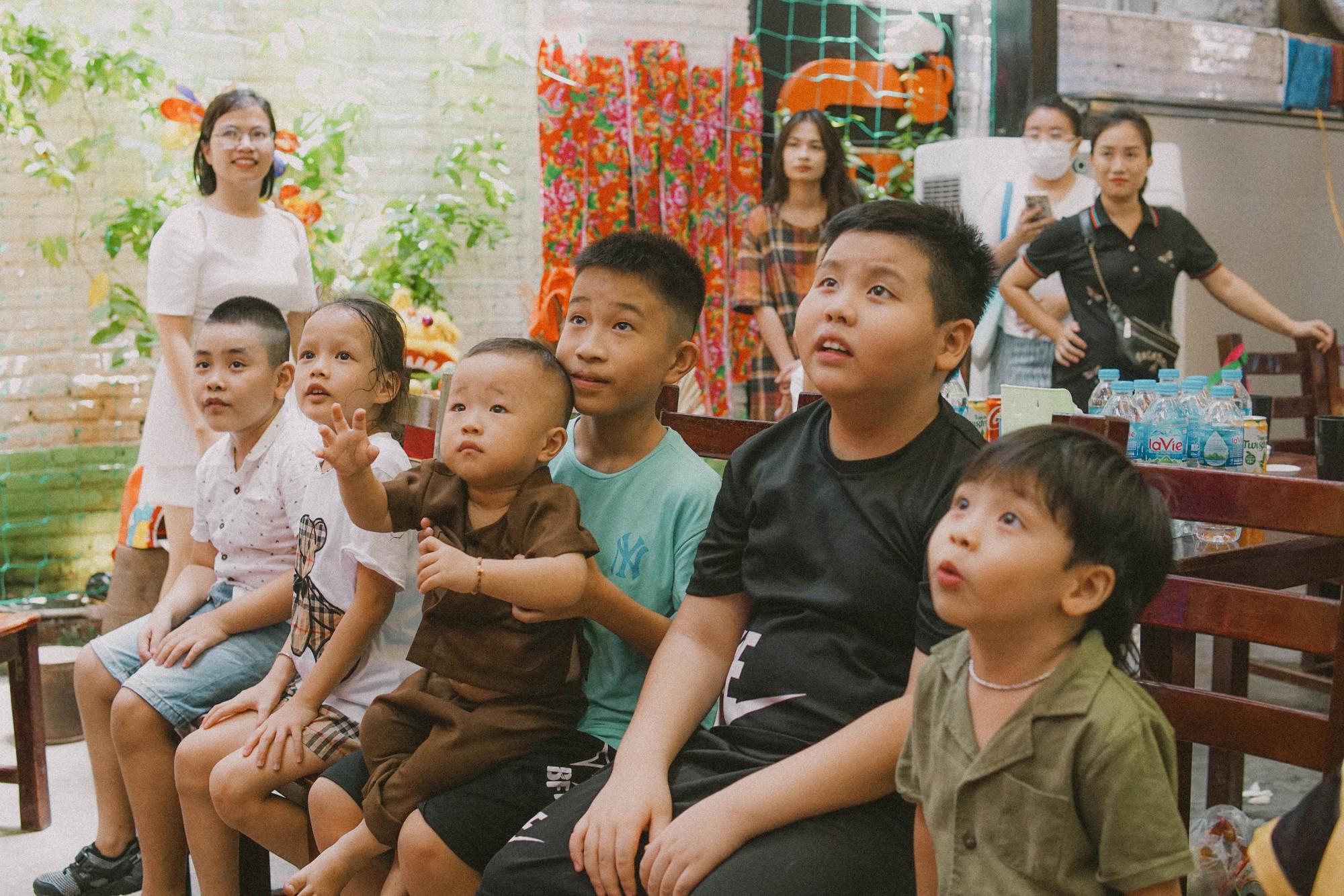 Clip "đỉnh nóc, kịch trần" dịp Quốc khánh viral MXH: Chàng rể tiết lộ sự thật về đại gia đình có 1-0-2 ở Hà Nội - Ảnh 10. Clip "đỉnh nóc, kịch trần" dịp Quốc khánh viral MXH: Chàng rể tiết lộ sự thật về đại gia đình có 1-0-2 ở Hà Nội - Ảnh 10.