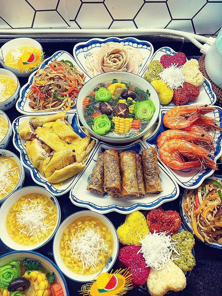 Giá mâm cỗ cúng Rằm tháng 7 đắt đỏ, bà nội trợ thắt chặt chi tiêu- Ảnh 3.