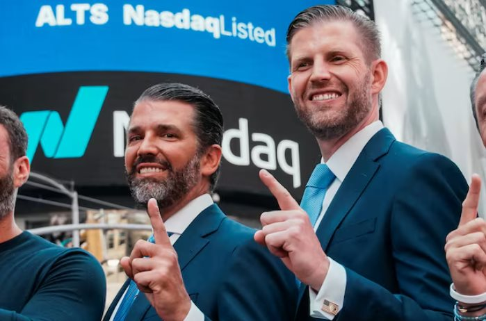 Tài sản của 2 con trai Tổng thống Trump tăng vọt ngày American Bitcoin chào sàn- Ảnh 1.