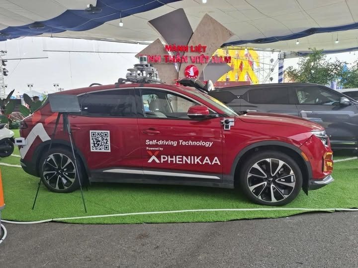 Tỷ phú Phạm Nhật Vượng bắt tay đại gia Hồ Xuân Năng thử nghiệm công nghệ tự lái trên xe VinFast- Ảnh 1.