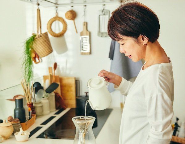 50 tuổi, có tiền mà chẳng dám tiêu: Nỗi lo ngấm ngầm khiến nhiều phụ nữ giàu mà vẫn nghèo- Ảnh 3. 50 tuổi, có tiền mà chẳng dám tiêu: Nỗi lo ngấm ngầm khiến nhiều phụ nữ giàu mà vẫn nghèo- Ảnh 3.