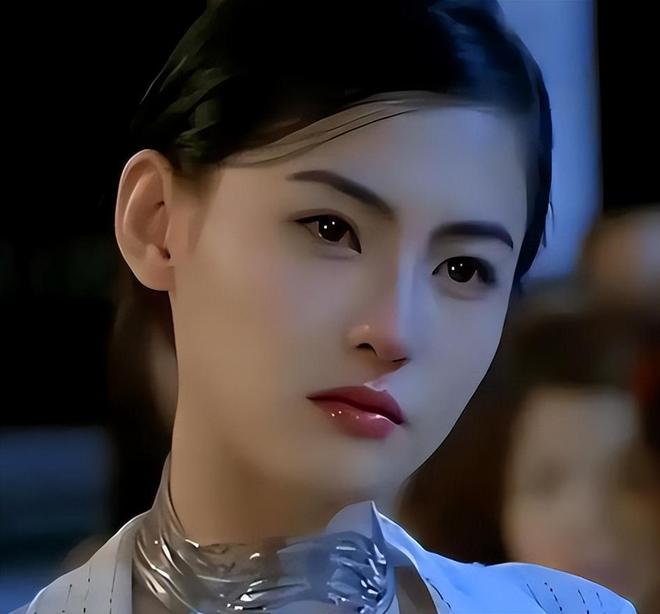 Lý do bố Tạ Đình Phong cưng Trương Bá Chi hết mực nhưng lại lạnh nhạt với Vương Phi- Ảnh 4. Lý do bố Tạ Đình Phong cưng Trương Bá Chi hết mực nhưng lại lạnh nhạt với Vương Phi- Ảnh 4.