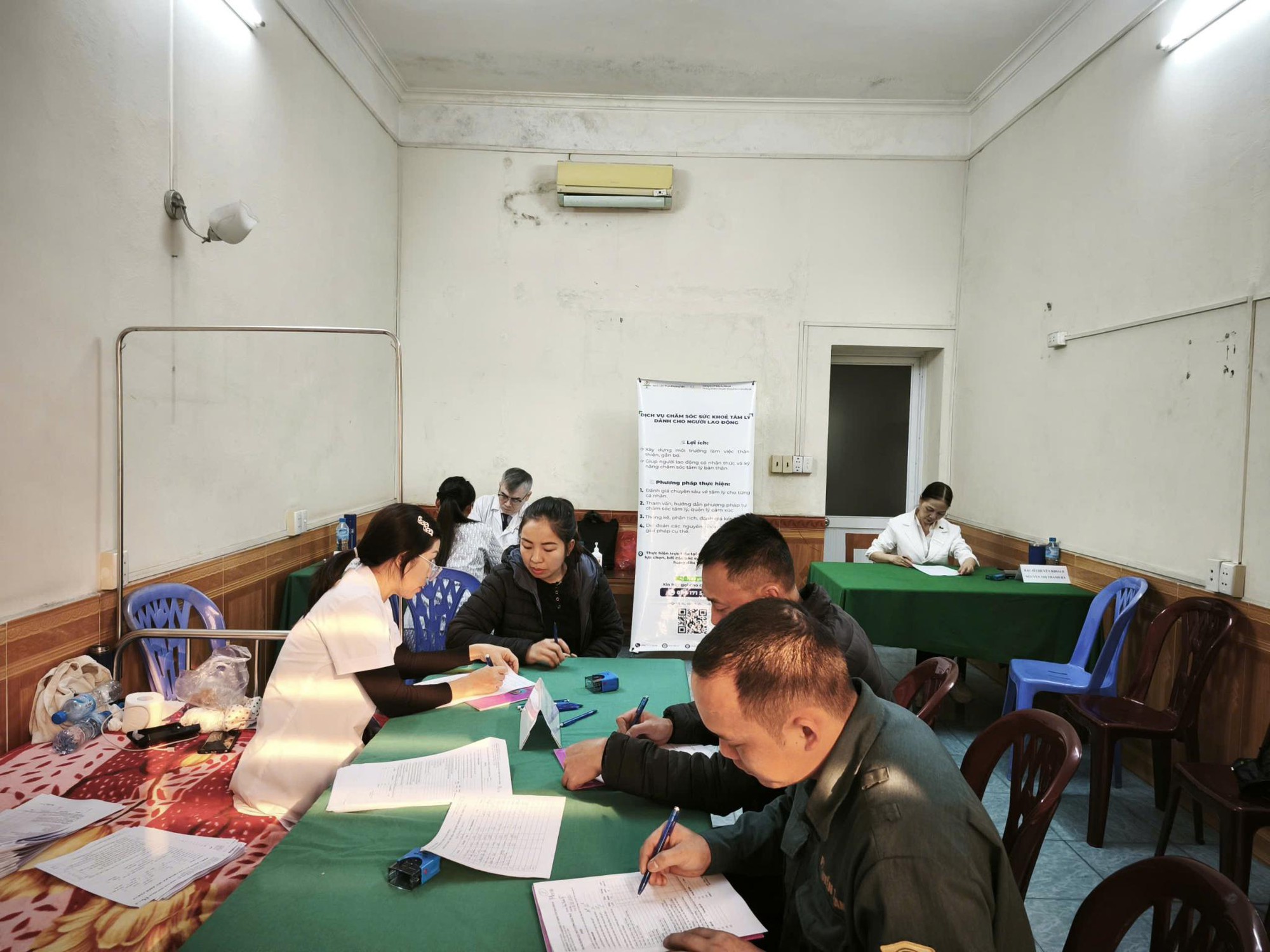 TKV đưa sức khỏe tâm lý vào khám định kỳ cho công nhân - Ảnh 2. TKV đưa sức khỏe tâm lý vào khám định kỳ cho công nhân - Ảnh 2.