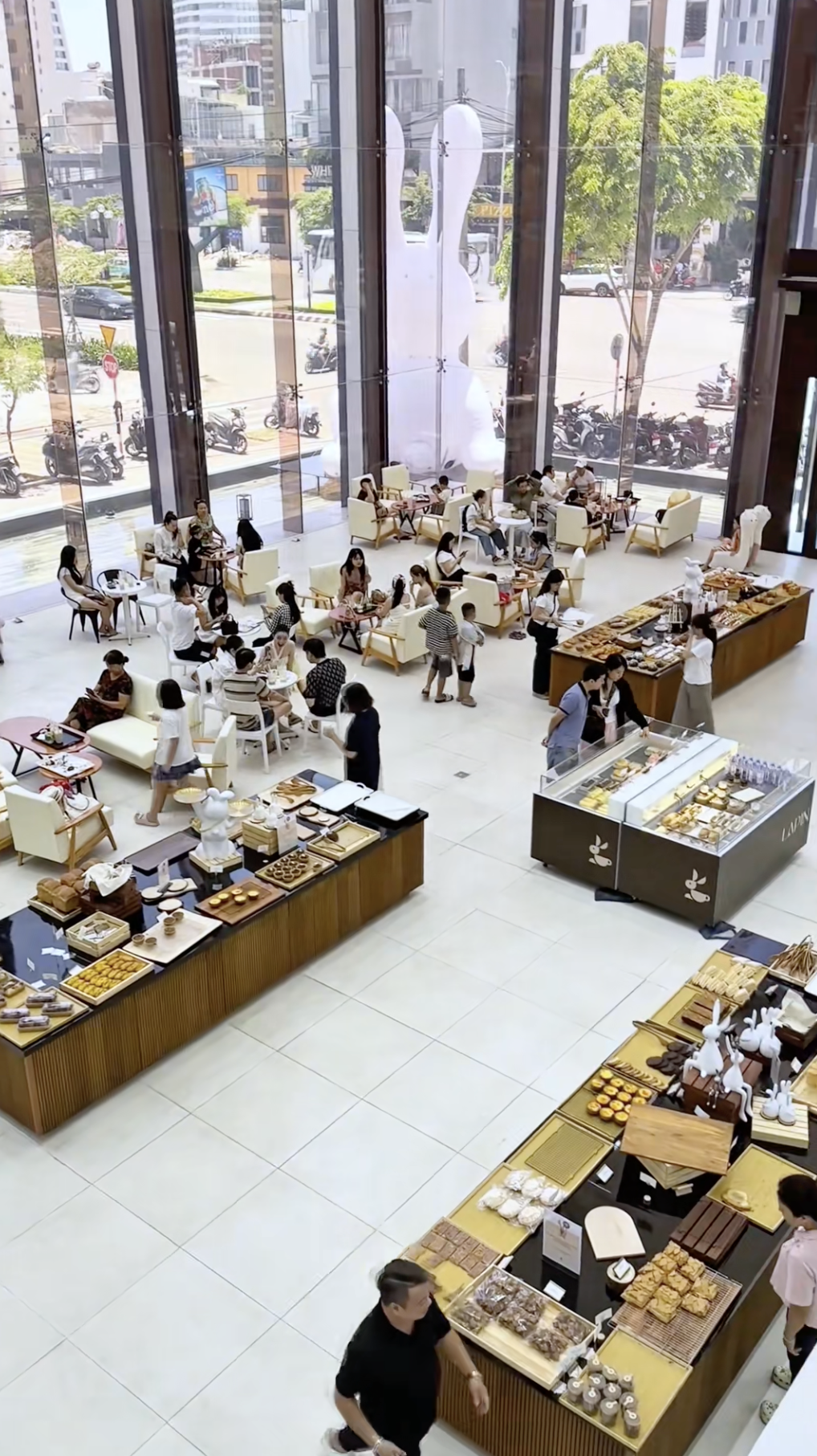 Phản hồi chính thức của tiệm bánh hot nhất Đà Nẵng sau việc để bánh lộ thiên, chất lượng không tương xứng- Ảnh 2. Phản hồi chính thức của tiệm bánh hot nhất Đà Nẵng sau việc để bánh lộ thiên, chất lượng không tương xứng- Ảnh 2.