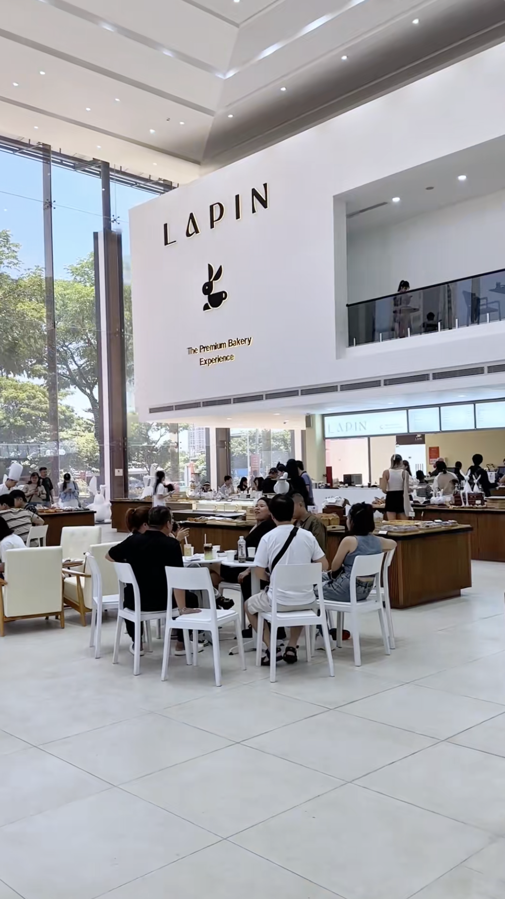 Phản hồi chính thức của tiệm bánh hot nhất Đà Nẵng sau việc để bánh lộ thiên, chất lượng không tương xứng- Ảnh 1. Phản hồi chính thức của tiệm bánh hot nhất Đà Nẵng sau việc để bánh lộ thiên, chất lượng không tương xứng- Ảnh 1.