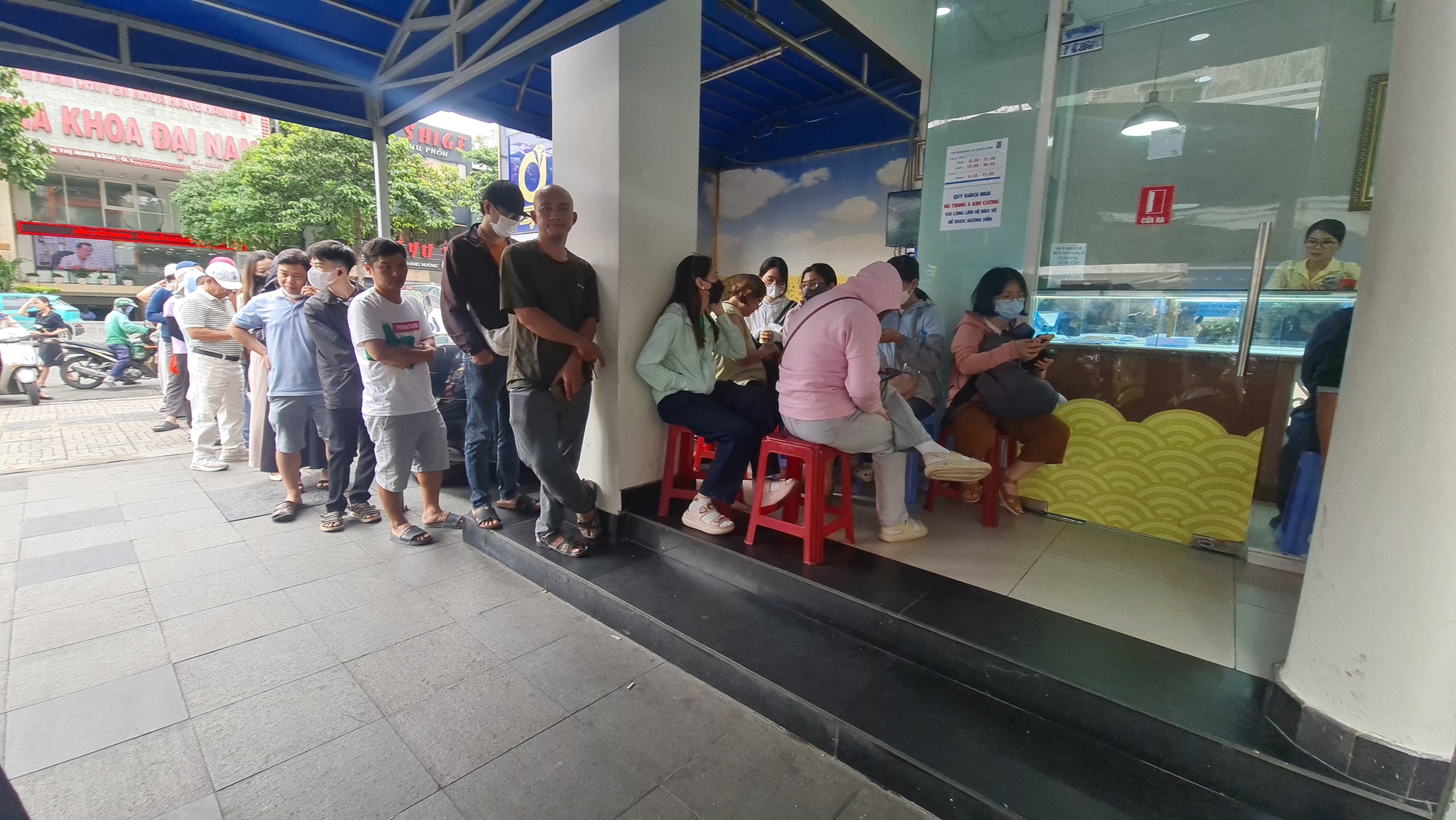 Giá vàng vượt 140 triệu đồng, chuyên gia cảnh báo nóng khi xếp hàng mua vào thời điểm này- Ảnh 2.