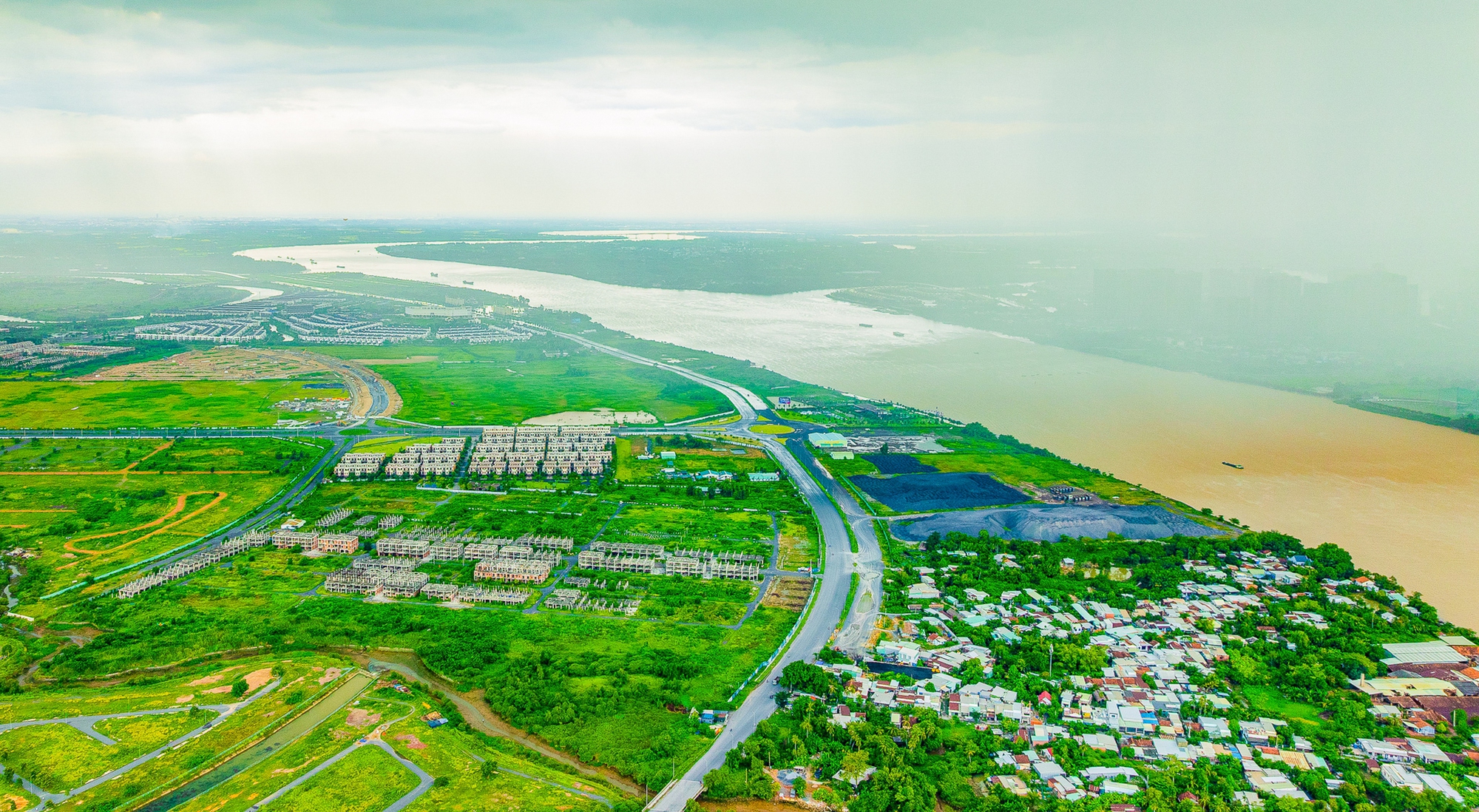 Khúc sông mỗi km “cõng” gần một tỷ USD bất động sản: Loạt ông lớn Vingroup, Sun Group, Novaland…quy tụ- Ảnh 11. Khúc sông mỗi km “cõng” gần một tỷ USD bất động sản: Loạt ông lớn Vingroup, Sun Group, Novaland…quy tụ- Ảnh 11.