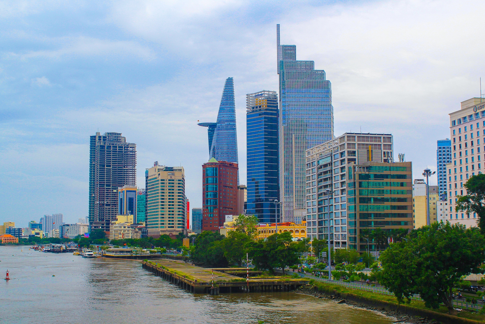 Khúc sông mỗi km “cõng” gần một tỷ USD bất động sản: Loạt ông lớn Vingroup, Sun Group, Novaland…quy tụ- Ảnh 2. Khúc sông mỗi km “cõng” gần một tỷ USD bất động sản: Loạt ông lớn Vingroup, Sun Group, Novaland…quy tụ- Ảnh 2.