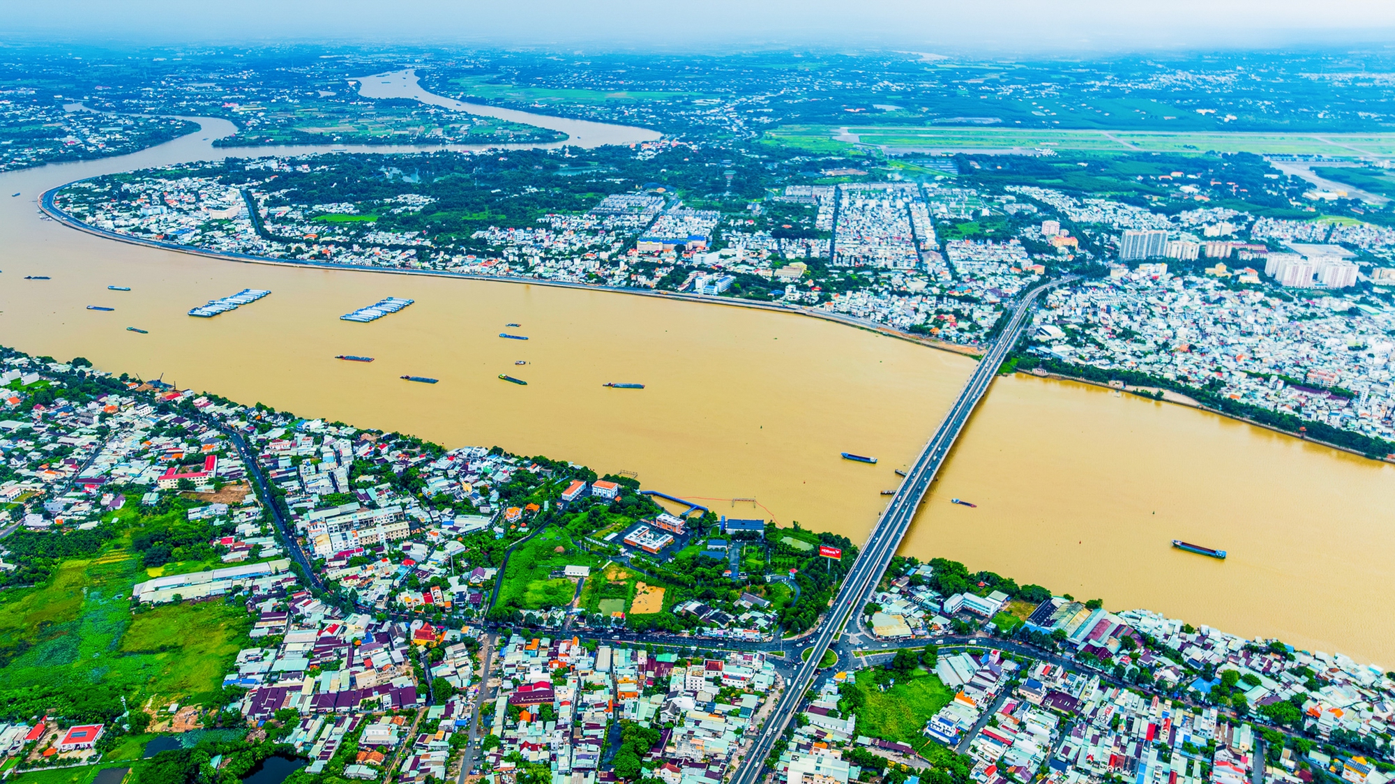 Khúc sông mỗi km “cõng” gần một tỷ USD bất động sản: Loạt ông lớn Vingroup, Sun Group, Novaland…quy tụ- Ảnh 3. Khúc sông mỗi km “cõng” gần một tỷ USD bất động sản: Loạt ông lớn Vingroup, Sun Group, Novaland…quy tụ- Ảnh 3.