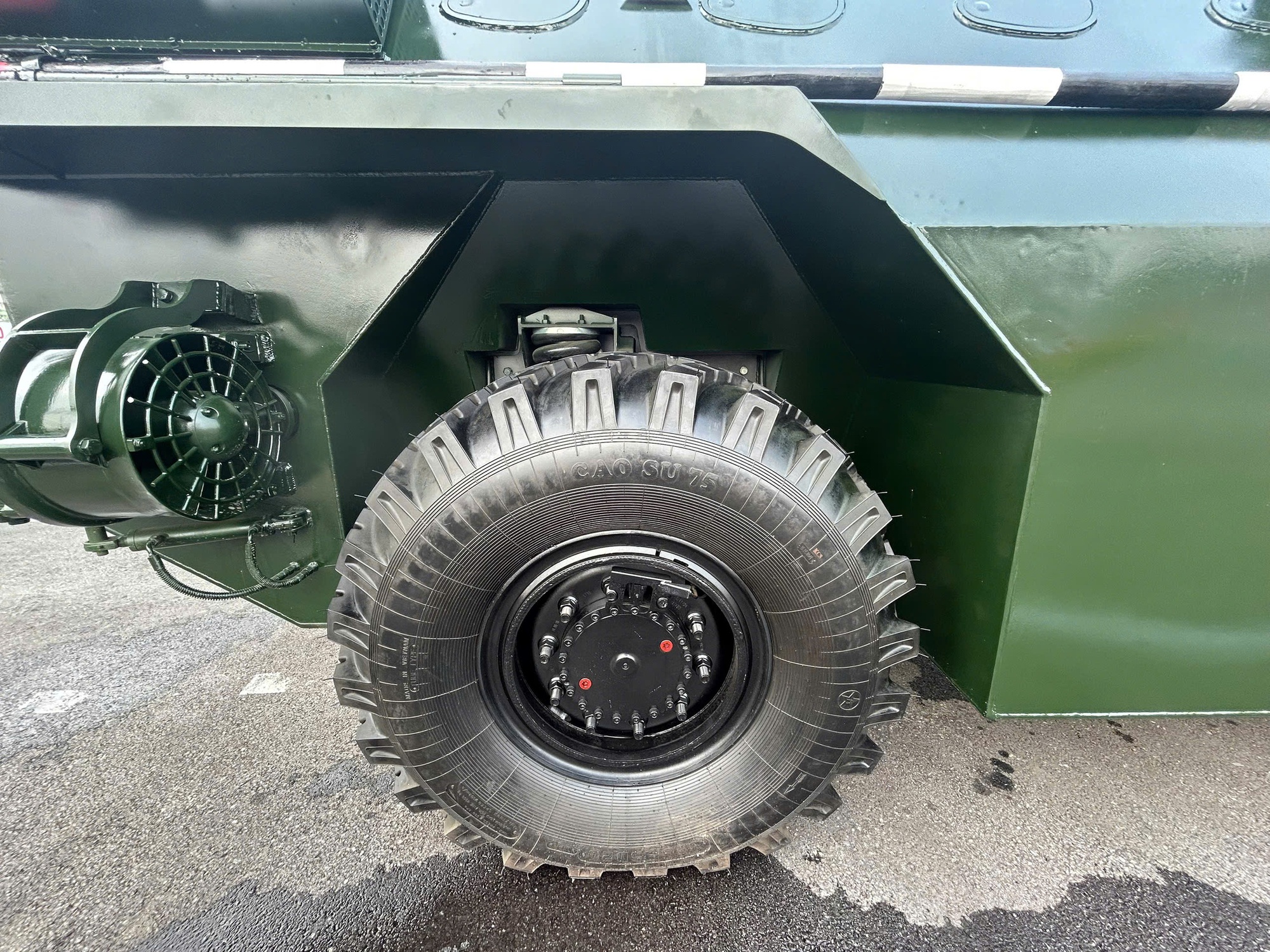 Cận cảnh xe thiết giáp chở quân chiến đấu XTC-02 do Việt Nam sản xuất với hoả lực mạnh- Ảnh 8. Cận cảnh xe thiết giáp chở quân chiến đấu XTC-02 do Việt Nam sản xuất với hoả lực mạnh- Ảnh 8.