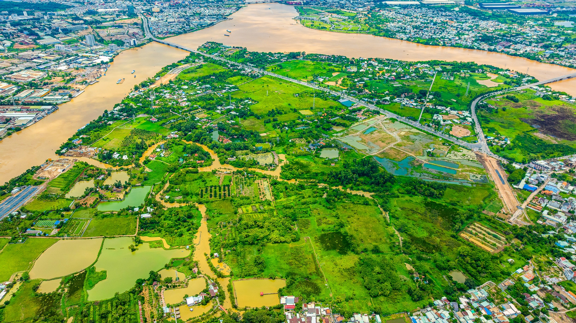 Khúc sông mỗi km “cõng” gần một tỷ USD bất động sản: Loạt ông lớn Vingroup, Sun Group, Novaland…quy tụ- Ảnh 6. Khúc sông mỗi km “cõng” gần một tỷ USD bất động sản: Loạt ông lớn Vingroup, Sun Group, Novaland…quy tụ- Ảnh 6.