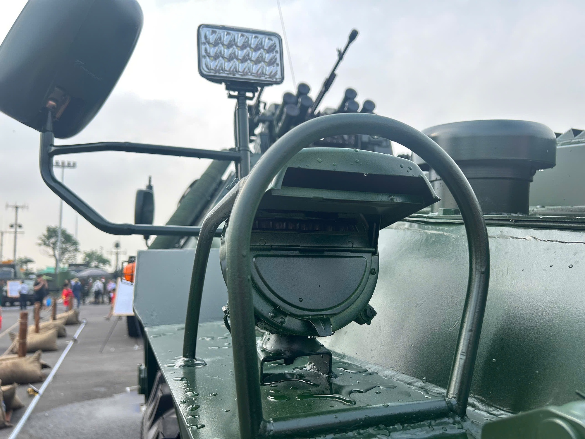 Cận cảnh xe thiết giáp chở quân chiến đấu XTC-02 do Việt Nam sản xuất với hoả lực mạnh- Ảnh 4. Cận cảnh xe thiết giáp chở quân chiến đấu XTC-02 do Việt Nam sản xuất với hoả lực mạnh- Ảnh 4.