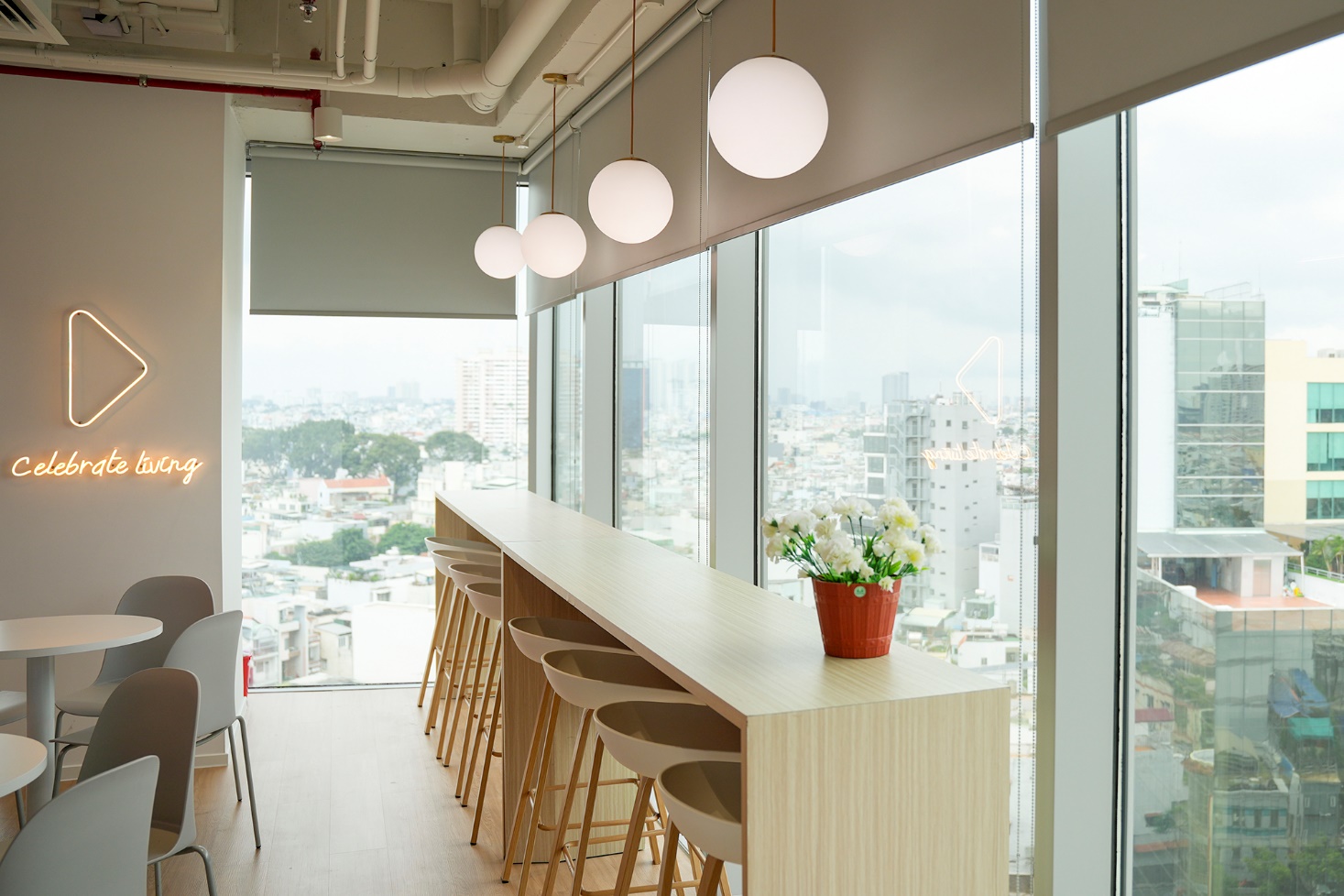 FWD Việt Nam khai trương văn phòng mới hiện đại, bền vững và gắn kết - Ảnh 2. FWD Việt Nam khai trương văn phòng mới hiện đại, bền vững và gắn kết - Ảnh 2.