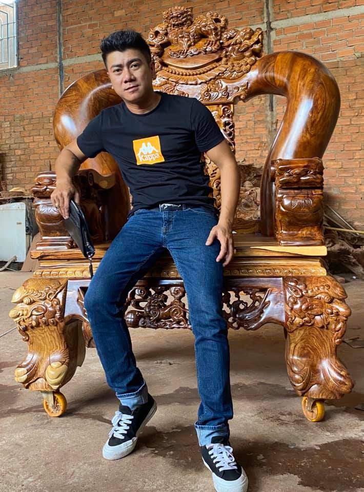 Nam ca sĩ điển trai như tài tử cực đắt show hội chợ, chuyện sở hữu đế chế nghìn tỷ đồng thực hư ra sao?- Ảnh 3. Nam ca sĩ điển trai như tài tử cực đắt show hội chợ, chuyện sở hữu đế chế nghìn tỷ đồng thực hư ra sao?- Ảnh 3.