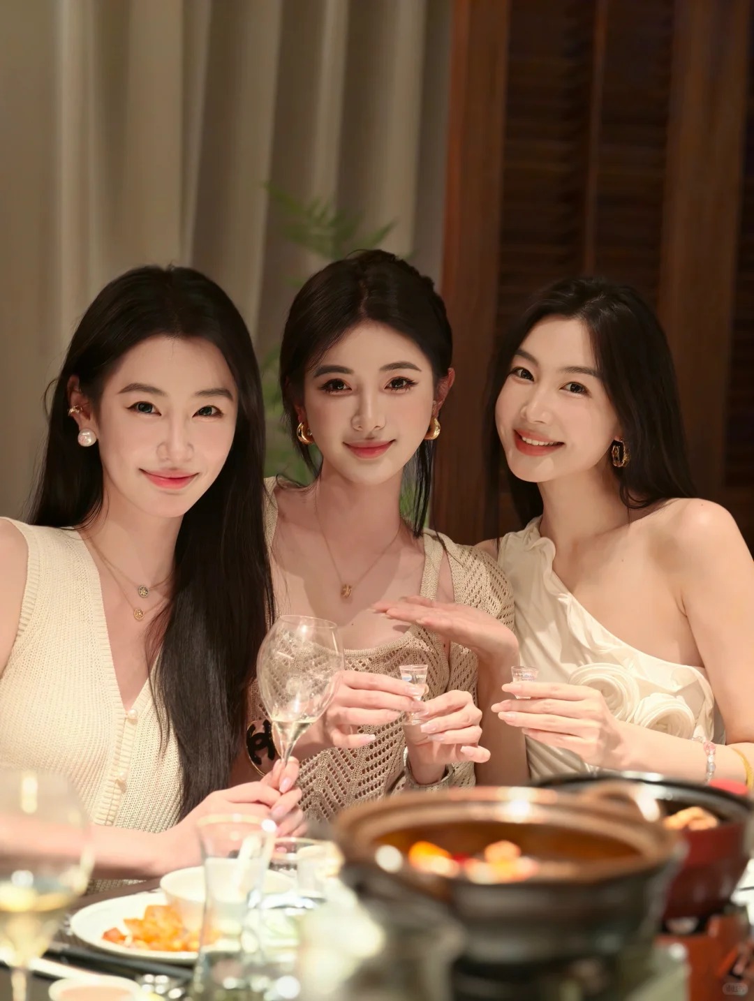 Đi họp lớp, “hoa khôi” hỏi lương: Tôi định nói 50 triệu, vợ đá một cái liền sửa thành 9 triệu, cú nhắc khéo cứu cả gia đình- Ảnh 3.