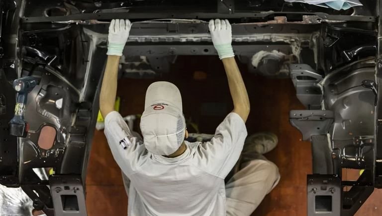 Ngành xe điện gặp thách thức chưa từng có: 30.000 việc làm biến mất, loạt 'đại bàng' trăm tuổi, startup chật vật tồn tại- Ảnh 1.