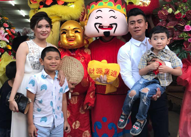 Nam ca sĩ điển trai như tài tử cực đắt show hội chợ, chuyện sở hữu đế chế nghìn tỷ đồng thực hư ra sao?- Ảnh 7. Nam ca sĩ điển trai như tài tử cực đắt show hội chợ, chuyện sở hữu đế chế nghìn tỷ đồng thực hư ra sao?- Ảnh 7.