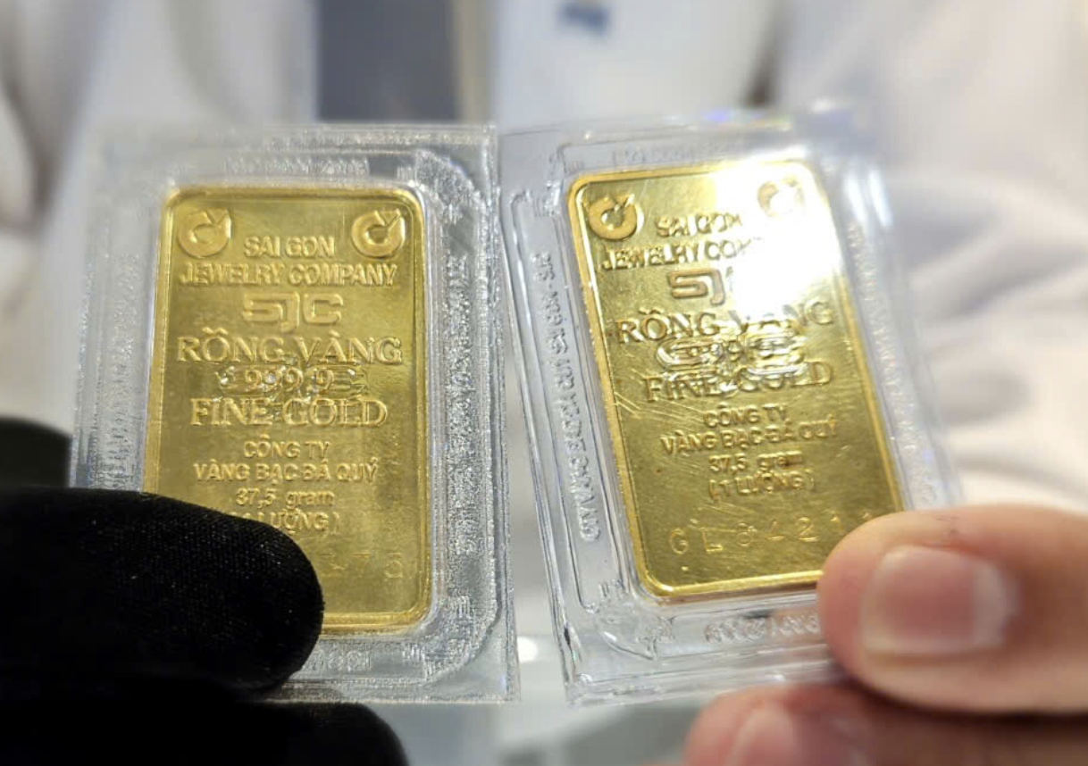 Tối nay 7 - 9 , giá vàng miếng SJC giảm mạnh trên thị trường tự do - Ảnh 2. Tối nay 7 - 9 , giá vàng miếng SJC giảm mạnh trên thị trường tự do - Ảnh 2.