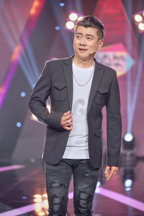 Nam ca sĩ điển trai như tài tử cực đắt show hội chợ, chuyện sở hữu đế chế nghìn tỷ đồng thực hư ra sao?- Ảnh 8. Nam ca sĩ điển trai như tài tử cực đắt show hội chợ, chuyện sở hữu đế chế nghìn tỷ đồng thực hư ra sao?- Ảnh 8.