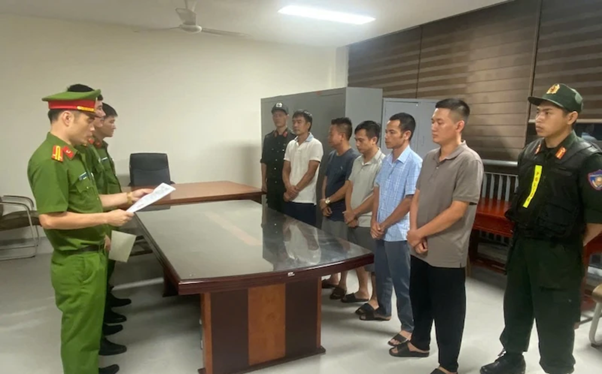 Vụ án trùm giang hồ Mạnh “gỗ”: Hối lộ 3,2 tỉ đồng để "thông chốt" kiểm lâm- Ảnh 1. Vụ án trùm giang hồ Mạnh “gỗ”: Hối lộ 3,2 tỉ đồng để "thông chốt" kiểm lâm- Ảnh 1.