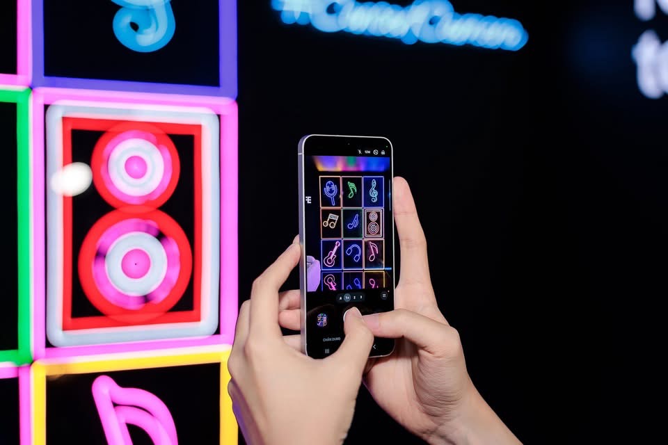 Galaxy S25 FE - ‘cánh cửa’ bước vào trải nghiệm flagship với Galaxy AI: Giá từ 16,69 triệu đồng, pin cải thiện, hiệu năng ổn - Ảnh 3.